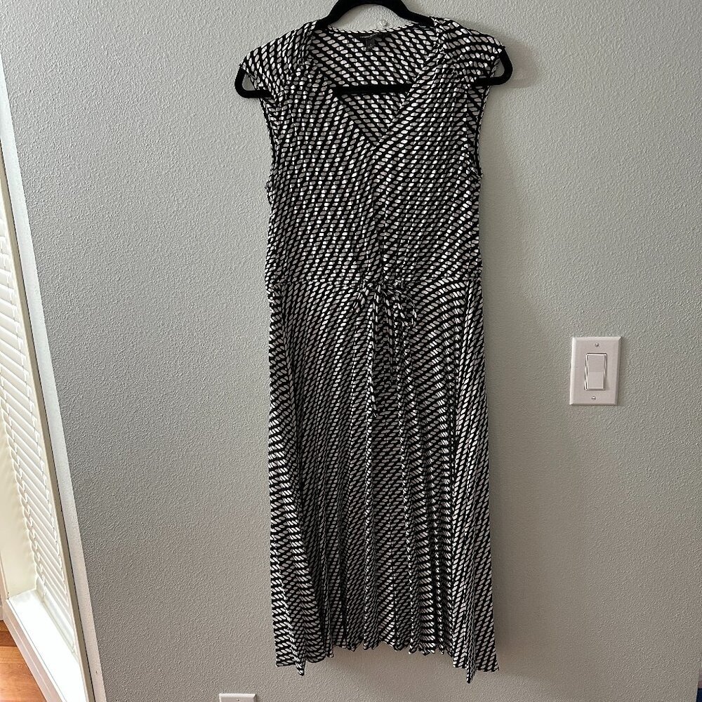 Banana Republic Factory Black Polka Dot Pleated Midi Dress SMALL V-Neck
